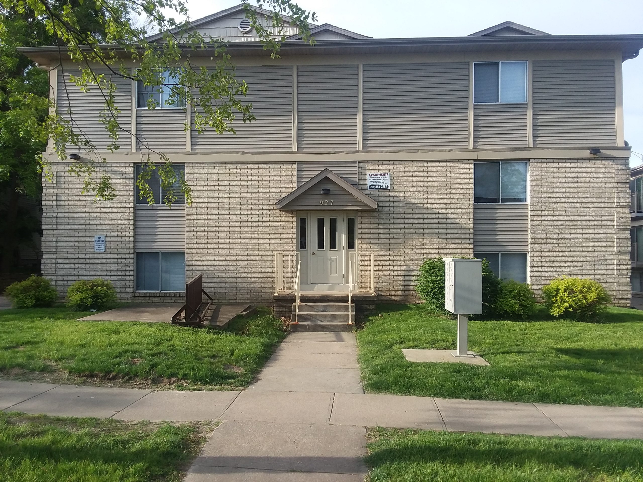 927 E College Street – 4