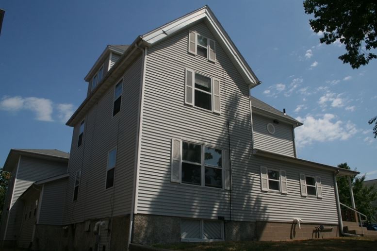 618 E Court Street – 3