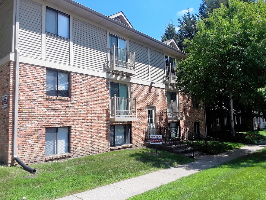 132 N Dodge Street – 2