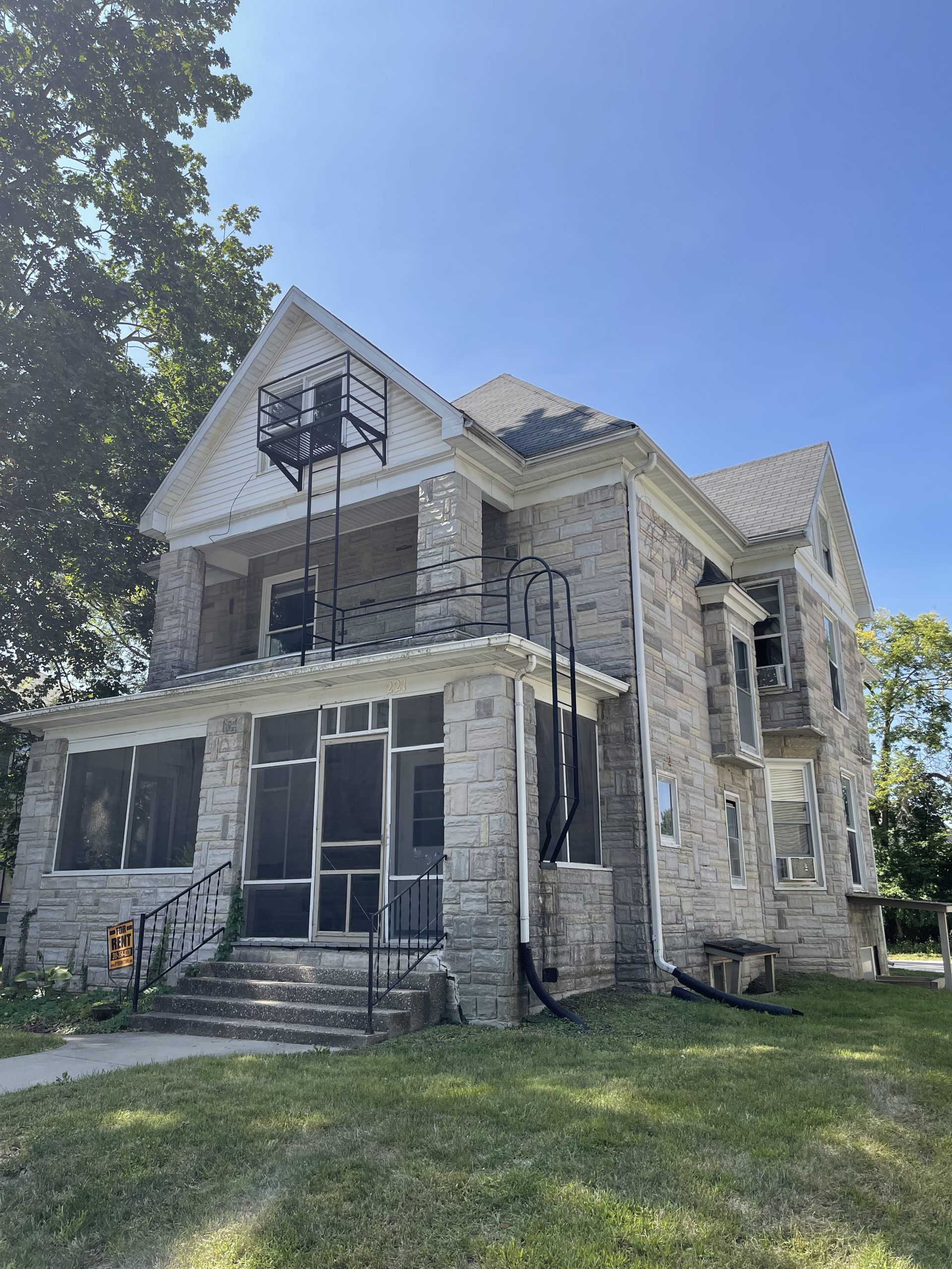 221 S Summit Street – 2.1